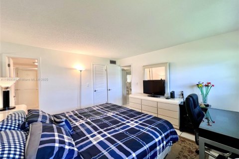 Condominio en alquiler en Pembroke Pines, Florida, 2 dormitorios, 108.7 m2 № 1896714 - foto 3