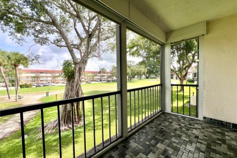 Condominio en alquiler en Pembroke Pines, Florida, 2 dormitorios, 108.7 m2 № 1896714 - foto 16