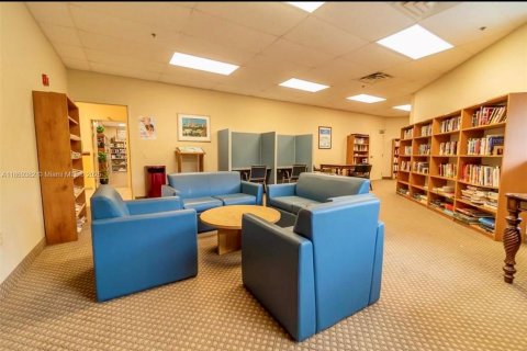 Condominio en alquiler en Pembroke Pines, Florida, 2 dormitorios, 108.7 m2 № 1896714 - foto 29