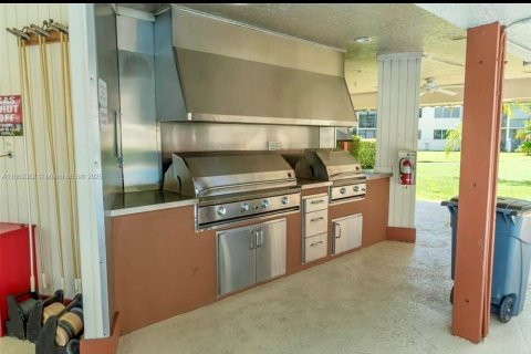 Condominio en alquiler en Pembroke Pines, Florida, 2 dormitorios, 108.7 m2 № 1896714 - foto 20