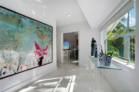 Villa ou maison à vendre à Miami, Floride: 4 chambres, 304.63 m2 № 1965128 - photo 10
