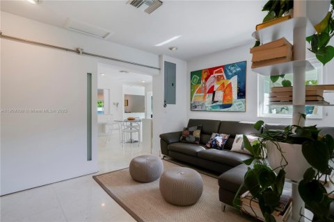 Villa ou maison à vendre à Miami, Floride: 4 chambres, 304.63 m2 № 1965128 - photo 16