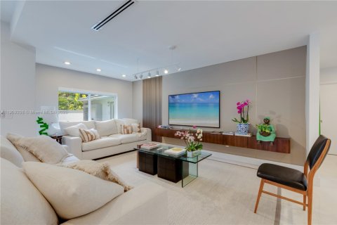 Villa ou maison à vendre à Miami, Floride: 4 chambres, 304.63 m2 № 1965128 - photo 5