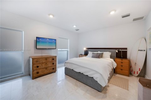 Villa ou maison à vendre à Miami, Floride: 4 chambres, 304.63 m2 № 1965128 - photo 18