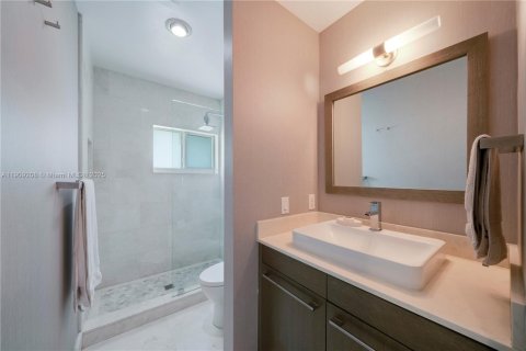 Villa ou maison à vendre à Miami, Floride: 4 chambres, 304.63 m2 № 1965128 - photo 17