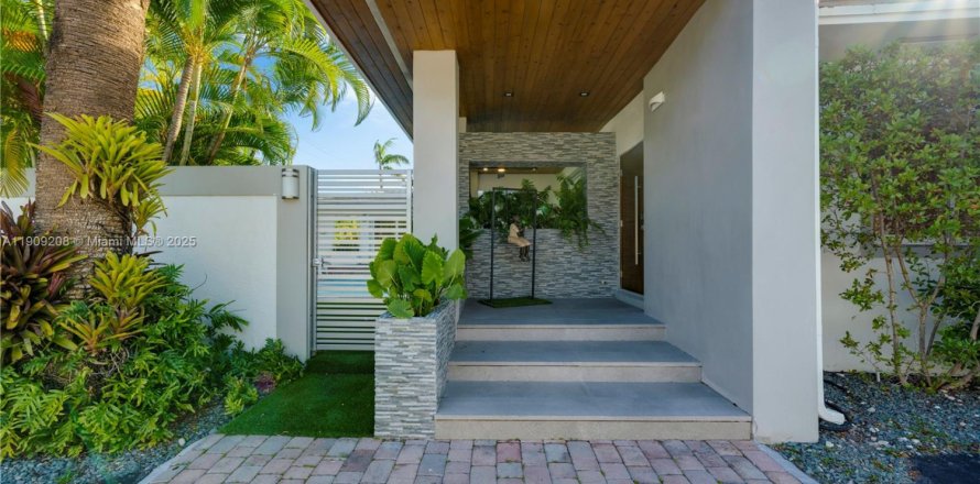 Villa ou maison à Miami, Floride 4 chambres, 304.63 m2 № 1965128