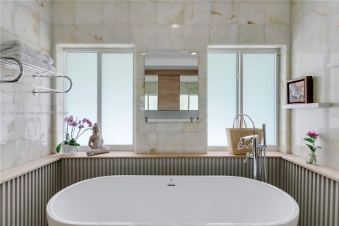 Villa ou maison à vendre à Miami, Floride: 4 chambres, 304.63 m2 № 1965128 - photo 29