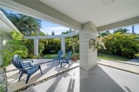 Villa ou maison à vendre à Miami, Floride: 4 chambres, 304.63 m2 № 1965128 - photo 30