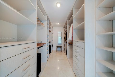 Villa ou maison à vendre à Miami, Floride: 4 chambres, 304.63 m2 № 1965128 - photo 22