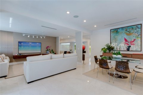 Villa ou maison à vendre à Miami, Floride: 4 chambres, 304.63 m2 № 1965128 - photo 7