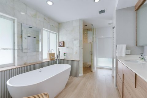 Villa ou maison à vendre à Miami, Floride: 4 chambres, 304.63 m2 № 1965128 - photo 26
