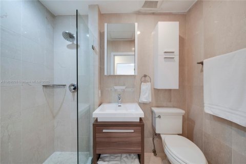 Villa ou maison à vendre à Miami, Floride: 4 chambres, 304.63 m2 № 1965128 - photo 21