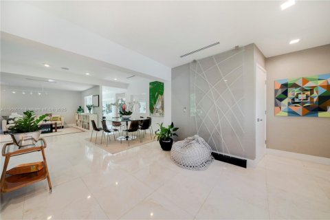 Villa ou maison à vendre à Miami, Floride: 4 chambres, 304.63 m2 № 1965128 - photo 2