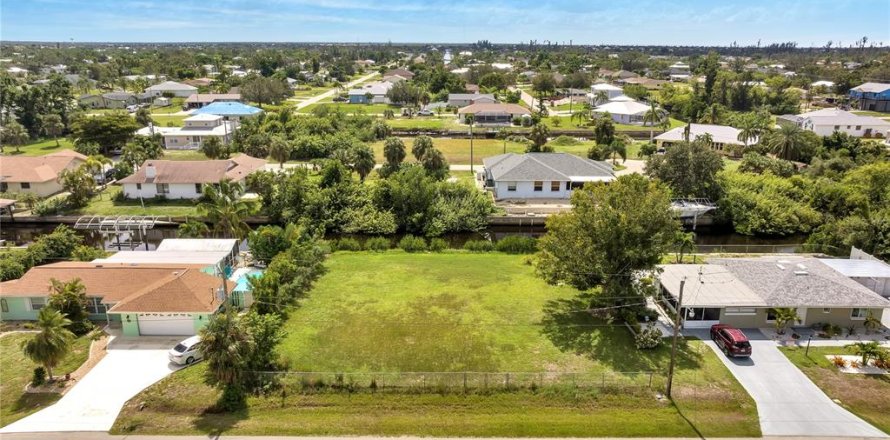 Land in Punta Gorda, Florida № 792367