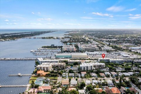 Condo in Lantana, Florida, 2 bedrooms  № 807575 - photo 1