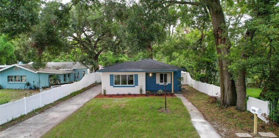 House in Tampa, Florida 3 bedrooms, 133.31 sq.m. № 1827235