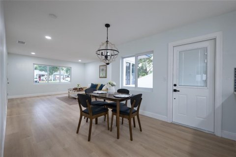House in Tampa, Florida 3 bedrooms, 133.31 sq.m. № 1827235 - photo 8