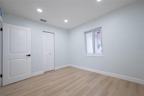 House in Tampa, Florida 3 bedrooms, 133.31 sq.m. № 1827235 - photo 13