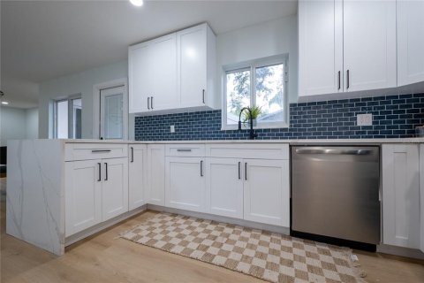 House in Tampa, Florida 3 bedrooms, 133.31 sq.m. № 1827235 - photo 9