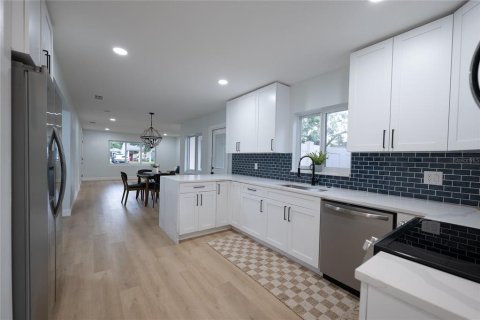 House in Tampa, Florida 3 bedrooms, 133.31 sq.m. № 1827235 - photo 10