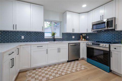House in Tampa, Florida 3 bedrooms, 133.31 sq.m. № 1827235 - photo 14