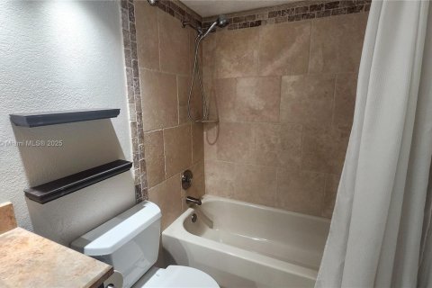 Снять в аренду кондоминиум в Корал-Спрингс, Флорида 2 спальни, 78.97м2, № 1973524 - фото 11