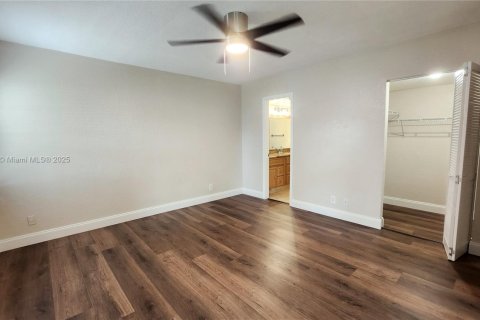 Снять в аренду кондоминиум в Корал-Спрингс, Флорида 2 спальни, 78.97м2, № 1973524 - фото 5