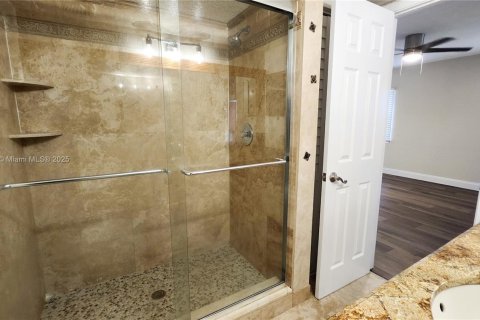 Снять в аренду кондоминиум в Корал-Спрингс, Флорида 2 спальни, 78.97м2, № 1973524 - фото 7