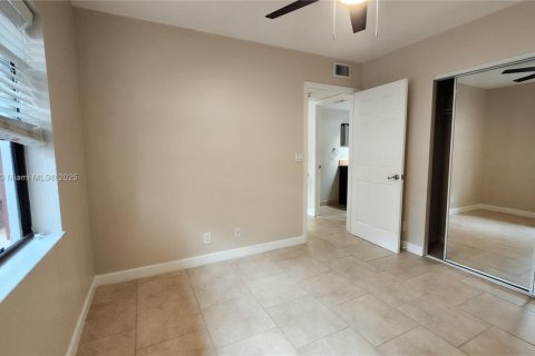 Снять в аренду кондоминиум в Корал-Спрингс, Флорида 2 спальни, 78.97м2, № 1973524 - фото 8