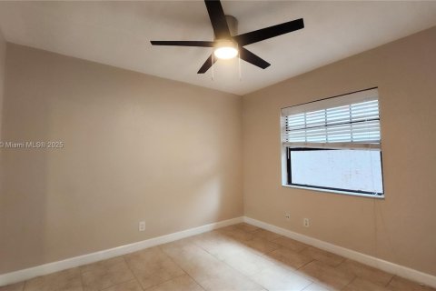 Снять в аренду кондоминиум в Корал-Спрингс, Флорида 2 спальни, 78.97м2, № 1973524 - фото 9