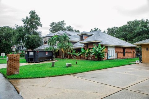 House in Winter Haven, Florida 4 bedrooms, 352.66 sq.m. № 1911375 - photo 2