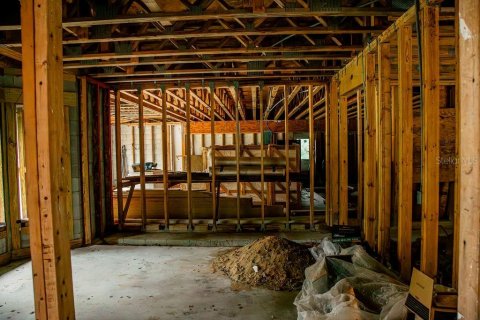 House in Winter Haven, Florida 4 bedrooms, 352.66 sq.m. № 1911375 - photo 8