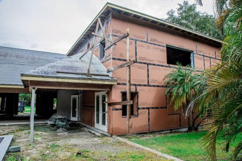 House in Winter Haven, Florida 4 bedrooms, 352.66 sq.m. № 1911375 - photo 15