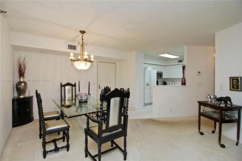 Condominio en venta en Aventura, Florida, 2 dormitorios, 109.72 m2 № 2034431 - foto 2