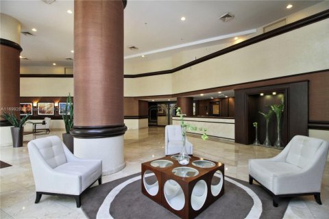 Condominio en venta en Aventura, Florida, 2 dormitorios, 109.72 m2 № 2034431 - foto 12