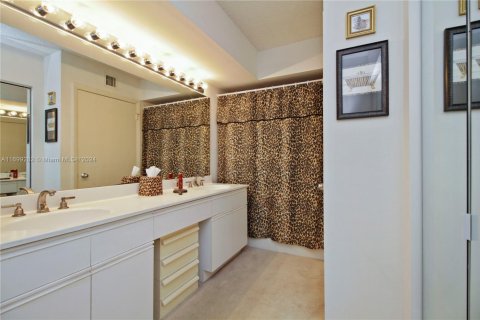 Condominio en venta en Aventura, Florida, 2 dormitorios, 109.72 m2 № 2034431 - foto 6