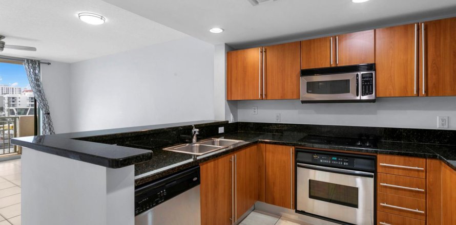 Condo in West Palm Beach, Florida, 2 bedrooms № 2185287