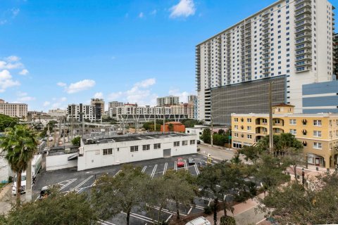 Condo in West Palm Beach, Florida, 2 bedrooms № 2185287 - photo 17