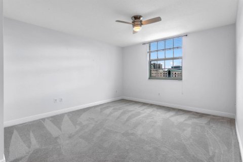 Condo in West Palm Beach, Florida, 2 bedrooms № 2185287 - photo 12