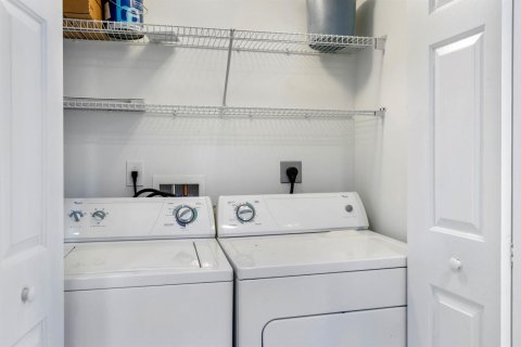 Condo in West Palm Beach, Florida, 2 bedrooms № 2185287 - photo 3