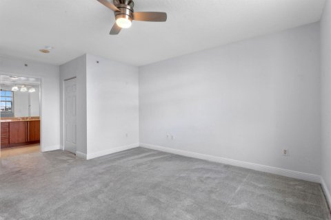 Condo in West Palm Beach, Florida, 2 bedrooms № 2185287 - photo 13