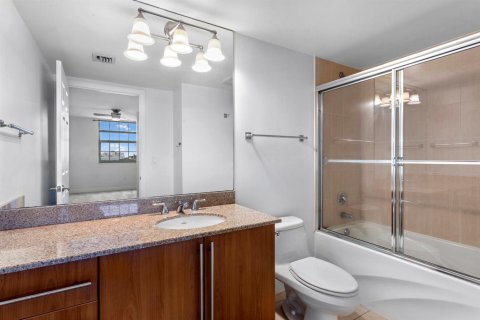 Condo in West Palm Beach, Florida, 2 bedrooms № 2185287 - photo 15