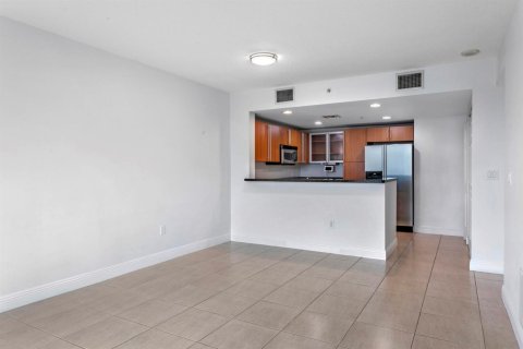 Condo in West Palm Beach, Florida, 2 bedrooms № 2185287 - photo 6