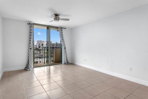 Condo in West Palm Beach, Florida, 2 bedrooms № 2185287 - photo 4