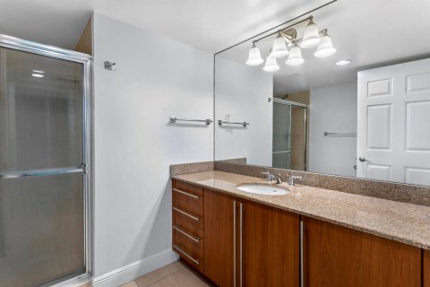Condo in West Palm Beach, Florida, 2 bedrooms № 2185287 - photo 9
