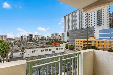 Condo in West Palm Beach, Florida, 2 bedrooms № 2185287 - photo 18