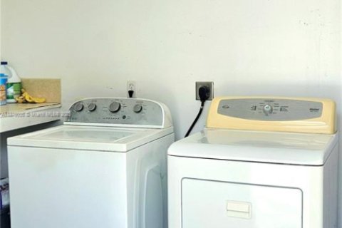 Casa en venta en West Park, Florida, 3 dormitorios, 98.1 m2 № 2015117 - foto 15