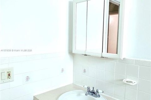 Casa en venta en West Park, Florida, 3 dormitorios, 98.1 m2 № 2015117 - foto 12