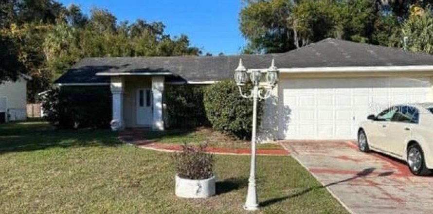 House in Homosassa, Florida 3 bedrooms, 117.61 sq.m. № 2101634