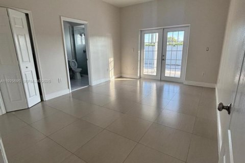 Снять в аренду виллу или дом в Майами, Флорида 4 спальни, 151.15м2, № 1984085 - фото 3